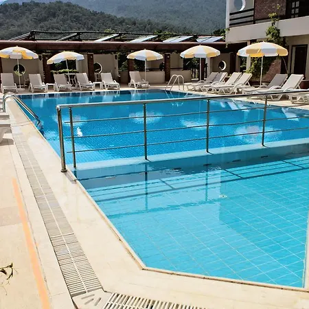 Hotel Armas Park 2*